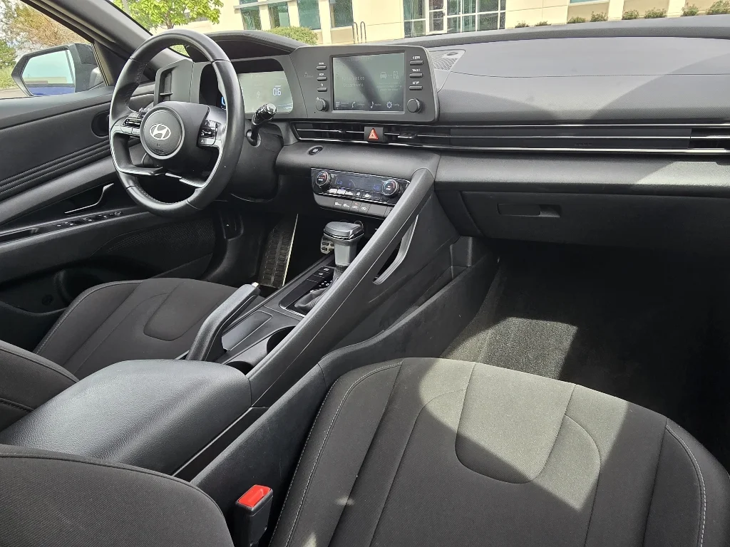 Used 2025 Intense Blue Hyundai SEL Sport image 27
