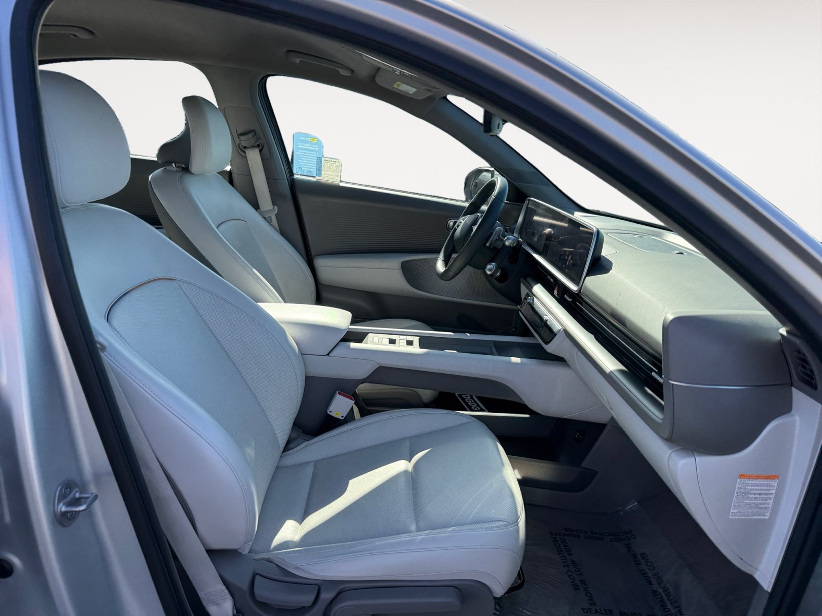 Used 2023 Gold Hyundai SEL image 19