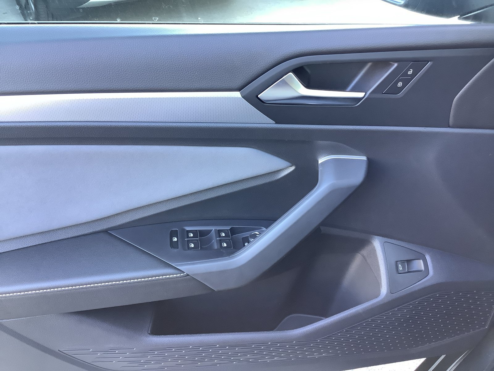 New 2026 Platinum Gray Volkswagen SE image 28