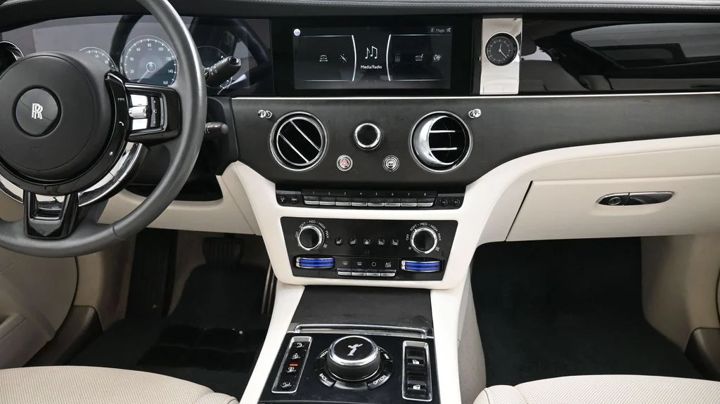 Certified Used 2022 White Rolls-Royce  image 18