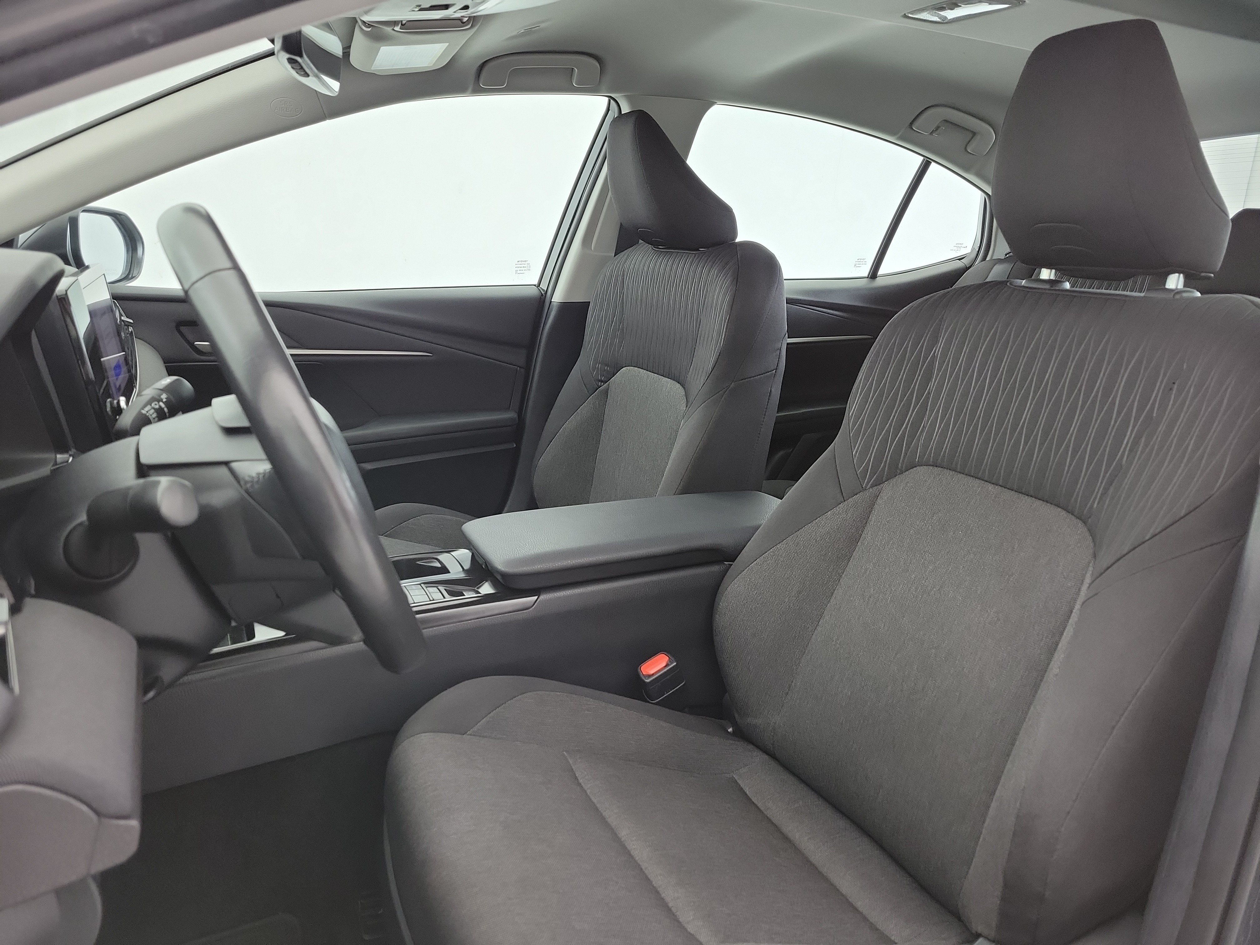 Used 2025 Underground Toyota LE image 18