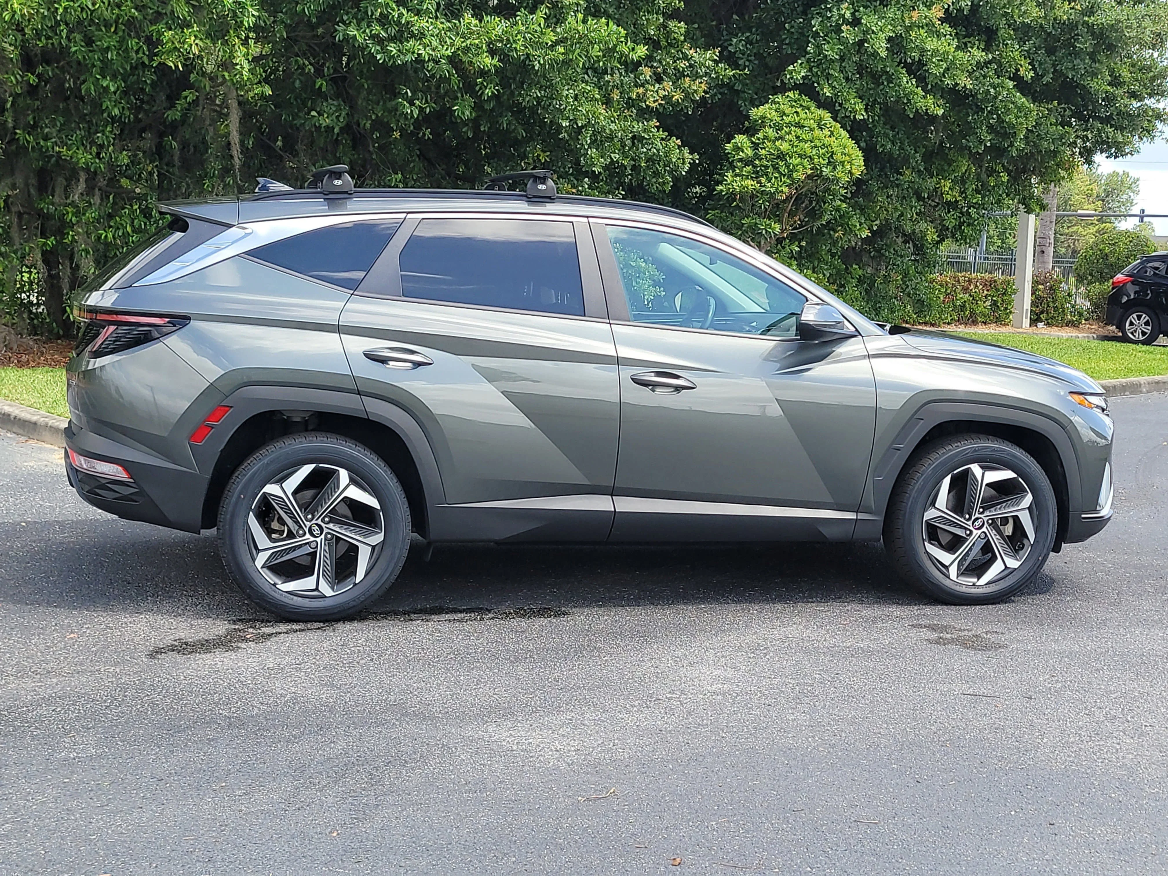 Used 2023 Amazon Gray Hyundai SEL image 7