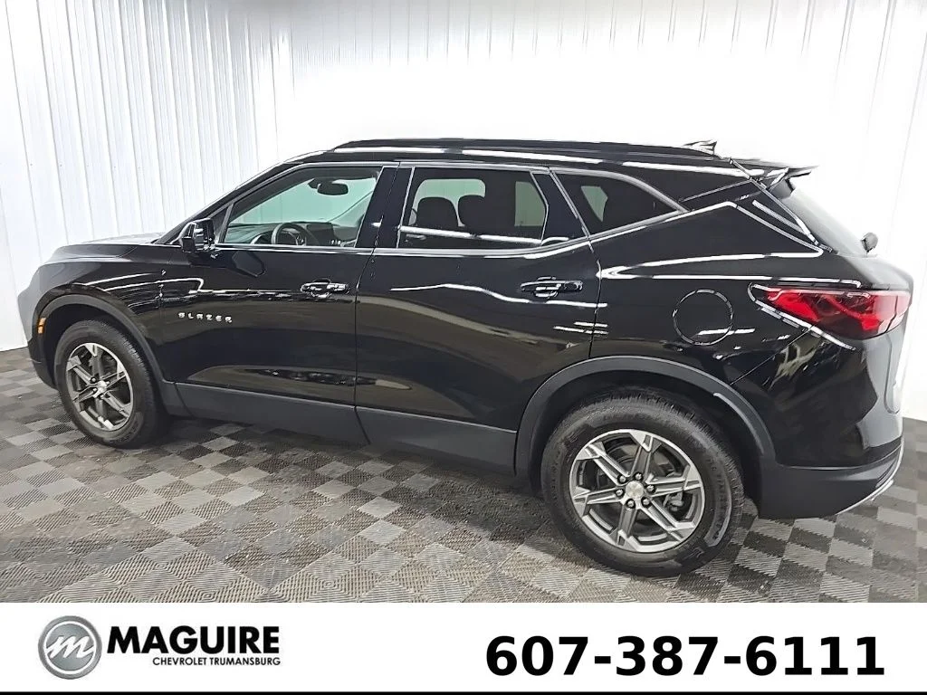 Used 2023 Black Chevrolet LT image 4