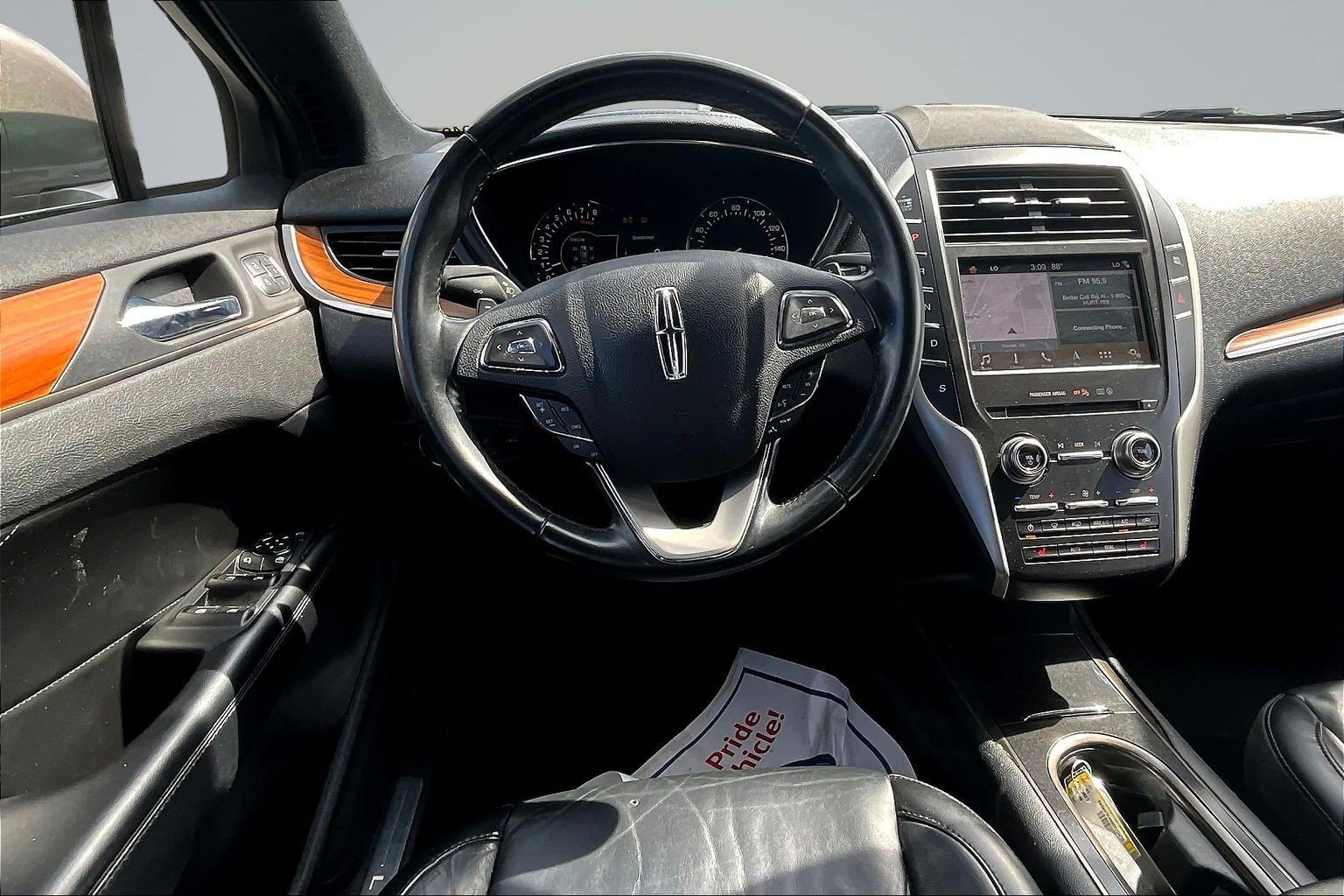 Used 2019 Brown Lincoln Select image 7
