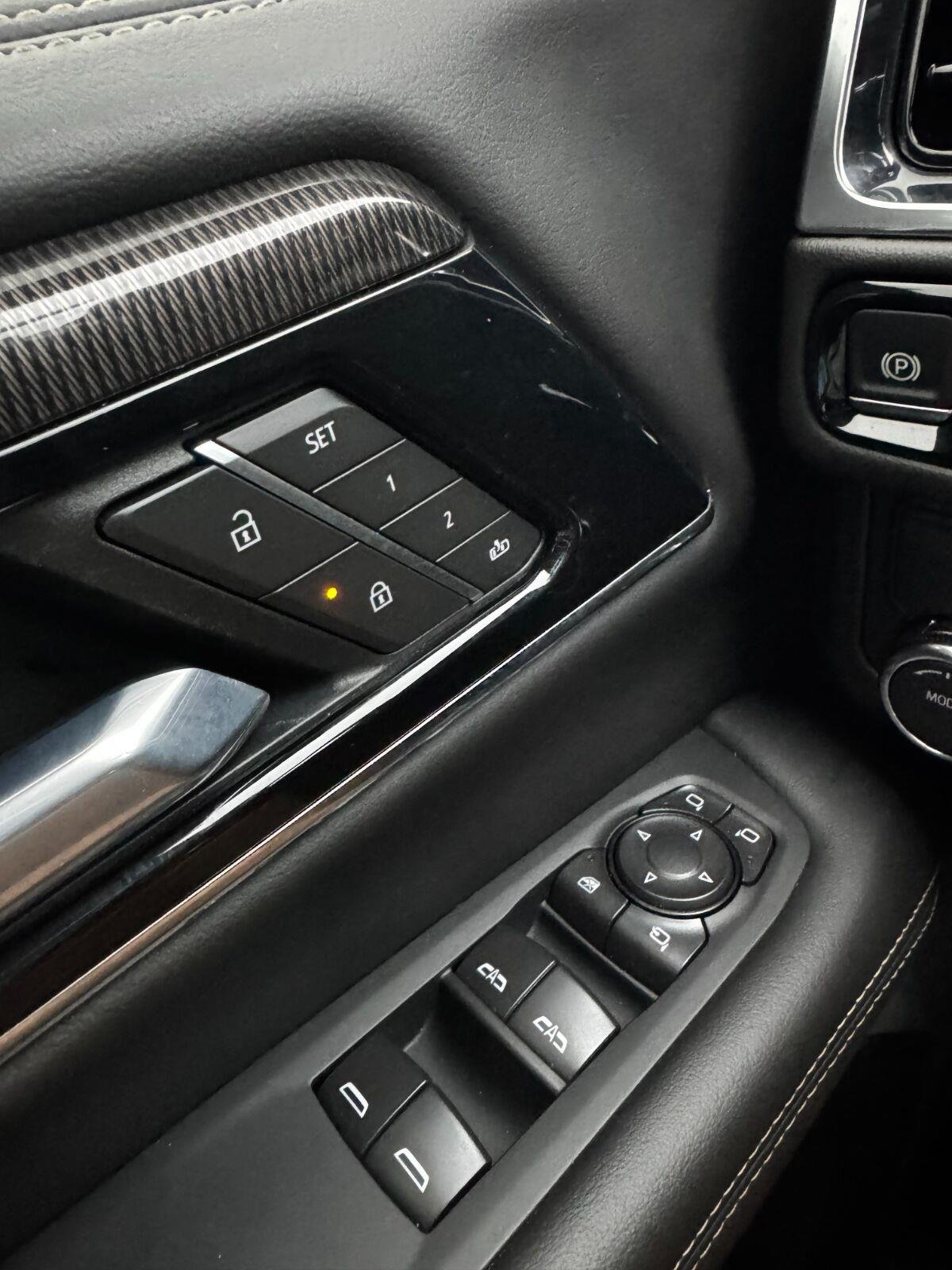 Used 2025 Summit White GMC Elevation image 32