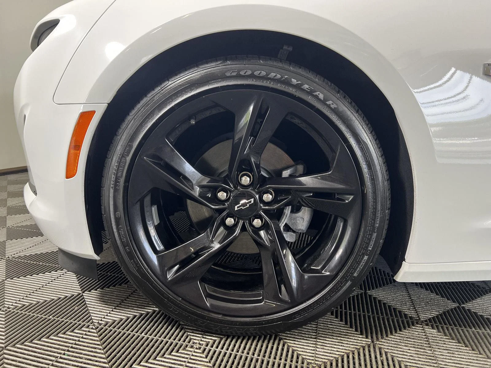 Used 2024 Summit White Chevrolet 2LT image 30