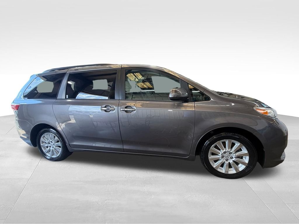 Used 2015 Gray Toyota XLE image 6