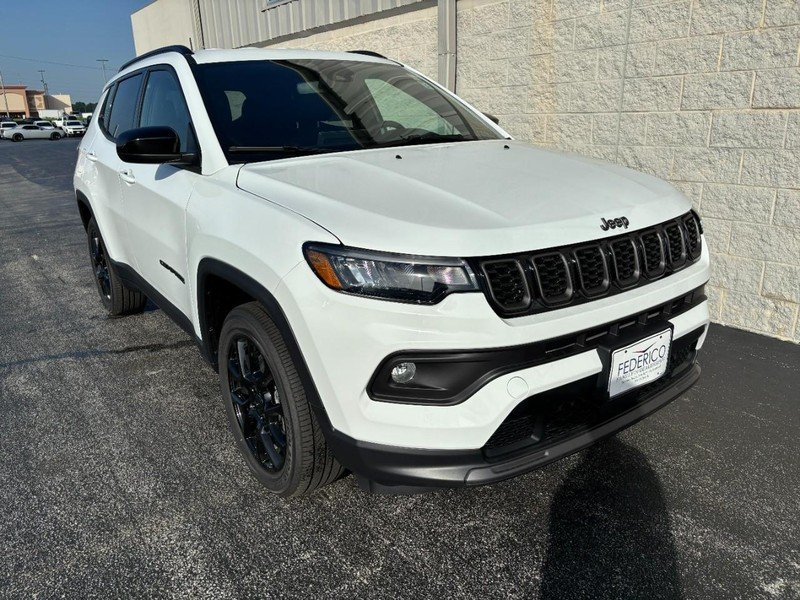 New 2026 Bright White Clear-Coat Exterior Paint Jeep Latitude Altitude 4x4 image 2