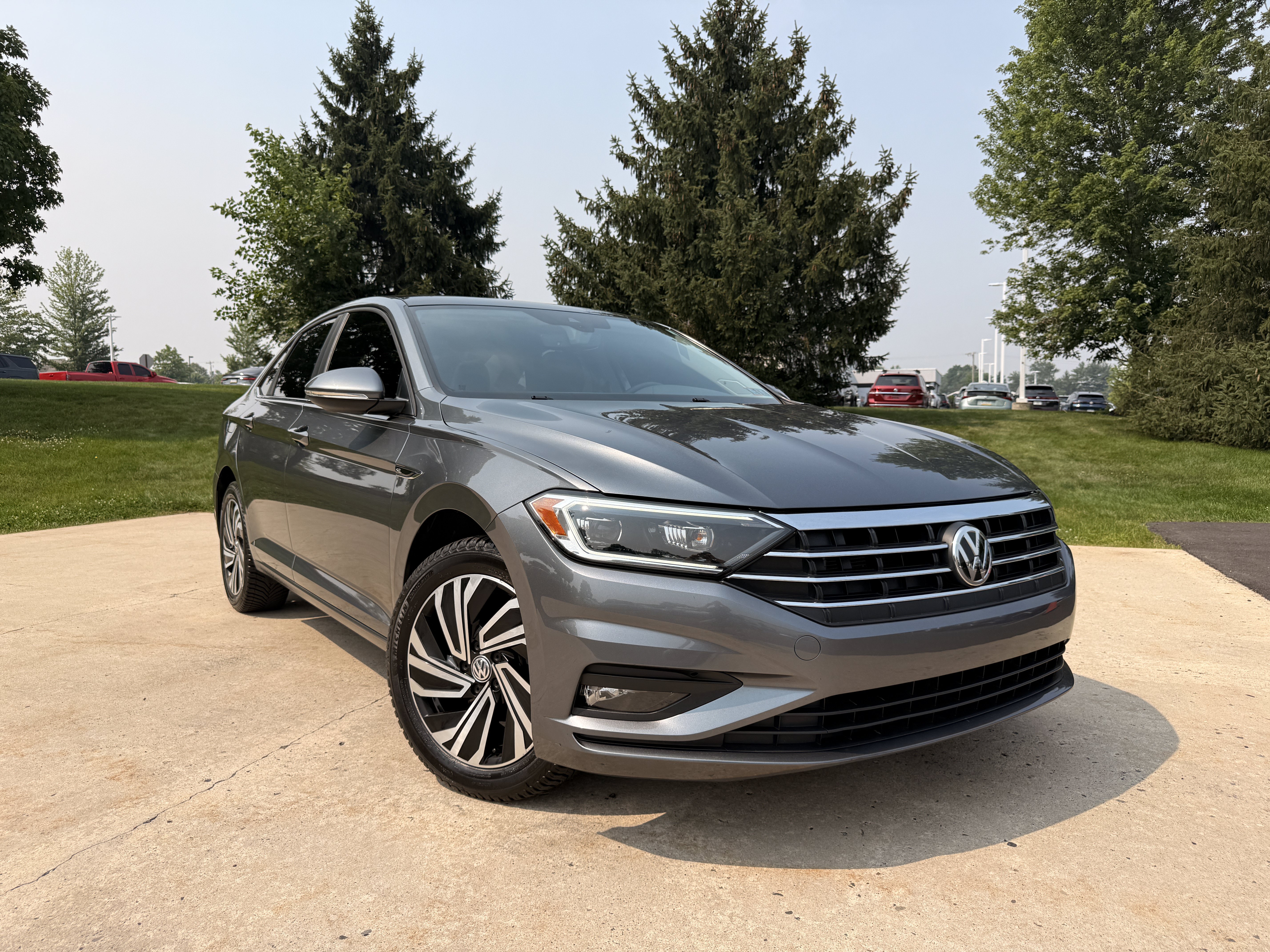 Used 2021  Volkswagen SEL Premium image 16
