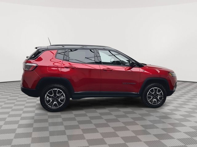 Used 2025 Red Hot Pearlcoat Jeep Trailhawk image 35