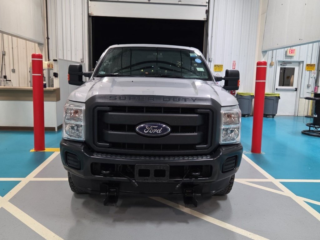 Used 2015 Magnetic Metallic Ford XL image 3