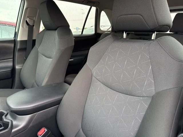 Used 2024  Toyota XLE image 7