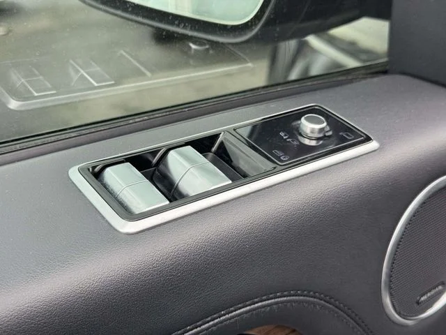 Used 2019 Black Land Rover 5.0L V8 Supercharged image 23