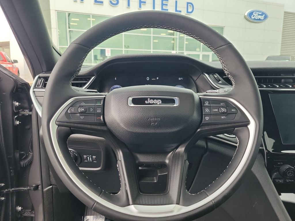 Certified Used 2025 Metallic Jeep Altitude X image 19