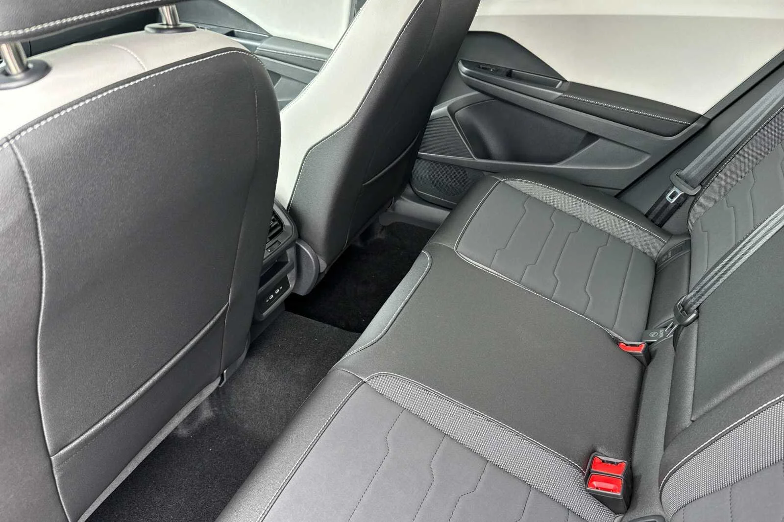 New 2026 Silver Volkswagen 1.5T SE image 12