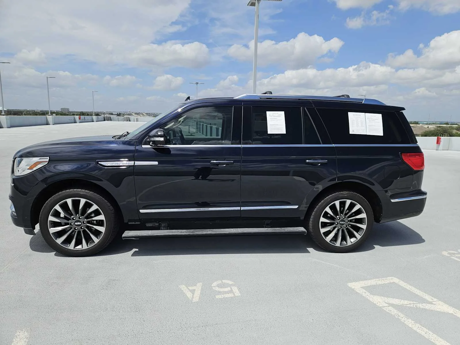 Used 2021 Signature Navy Lincoln Reserve image 4