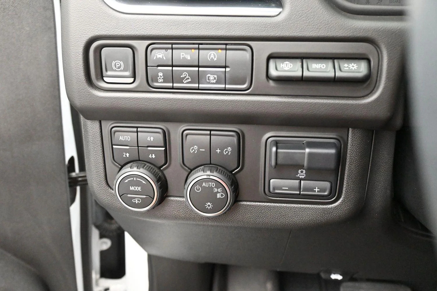 Used 2024 Summit White Chevrolet High Country image 24
