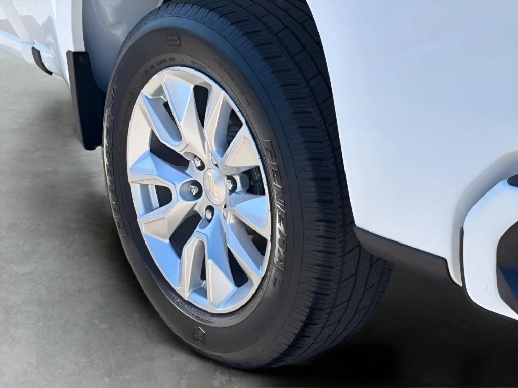 Used 2022 Summit White Chevrolet Custom image 9