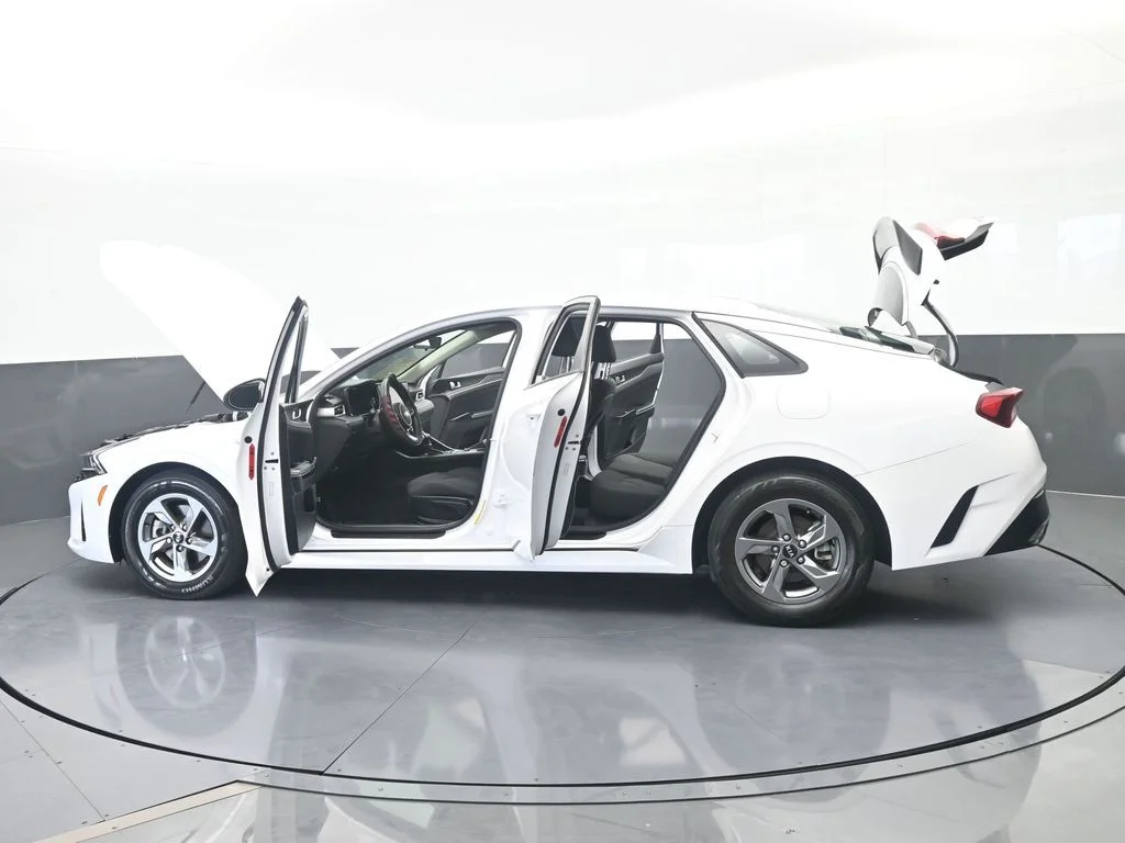 Used 2021 Glacial White Pearl Kia LXS image 76