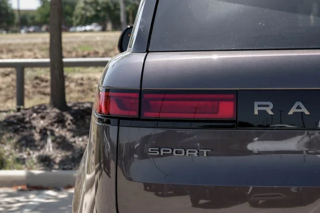 New 2026  Land Rover SE image 64
