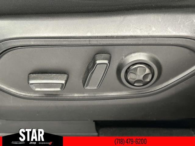 Used 2024 Diamond Black Crystal Pearlcoat Jeep Altitude image 19
