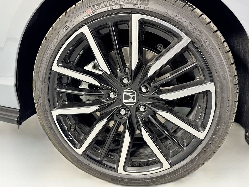 New 2026 Urban Gray Pearl Honda Touring image 14