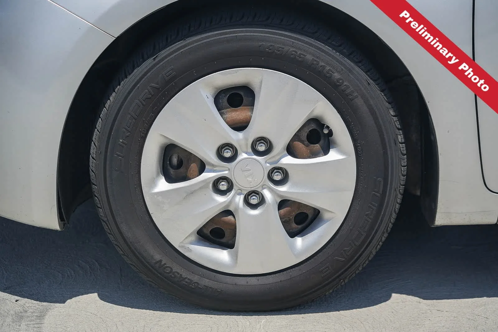 Used 2016 Silky Silver Kia LX image 12