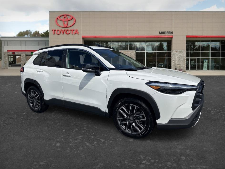 Used 2026 Wind Chill Pearl Toyota XLE image 1