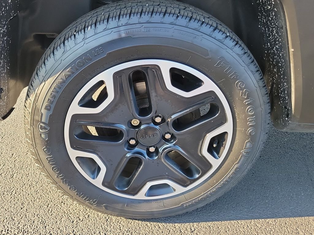 Used 2016 Black Jeep Trailhawk image 5