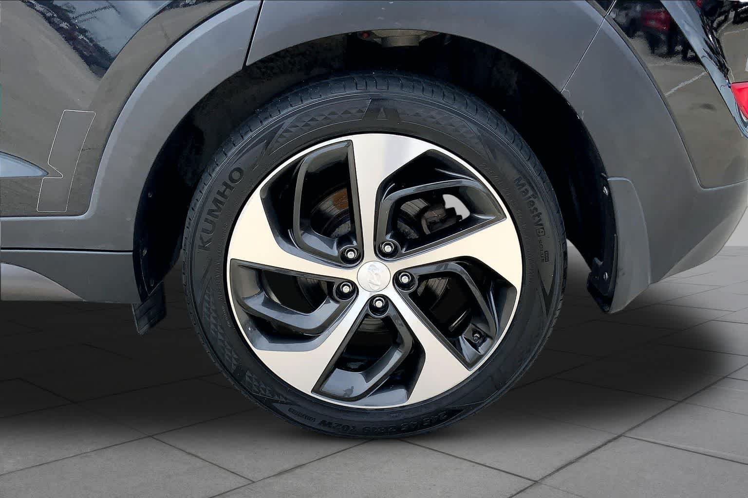 Used 2016 Ash Black Hyundai Limited image 11