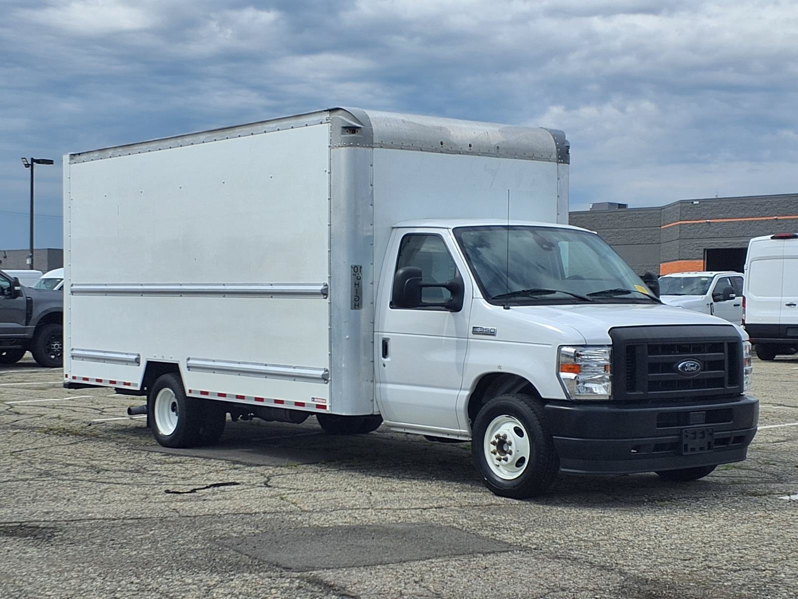Certified Used 2022 Oxford White Ford Base image 1