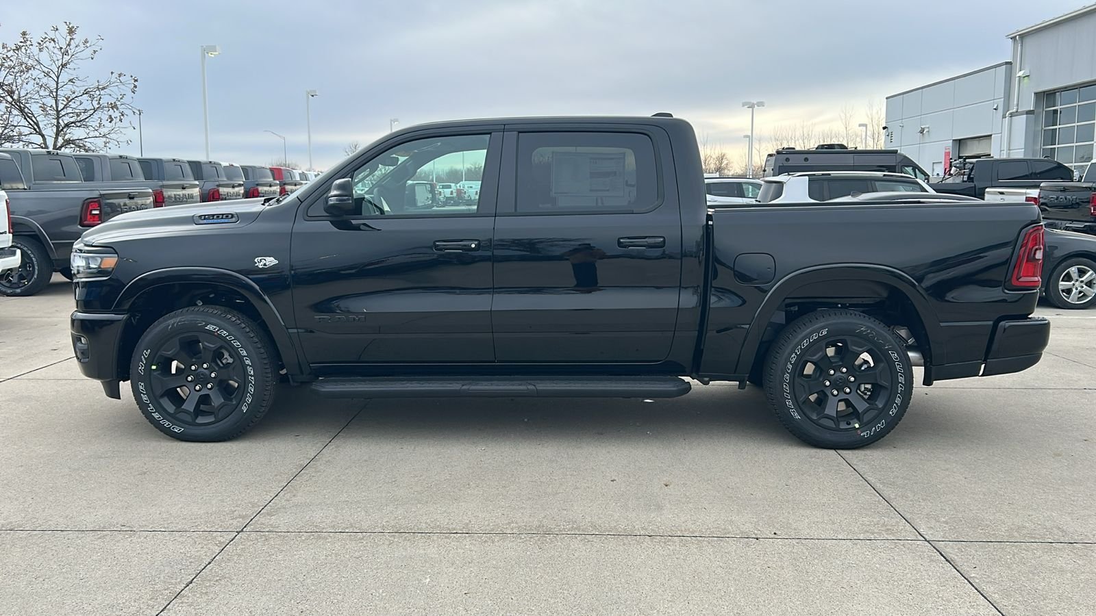 New 2026 Diamond Black Crystal Pearl-Coat Exterior Paint RAM Big Horn/Lone Star image 6