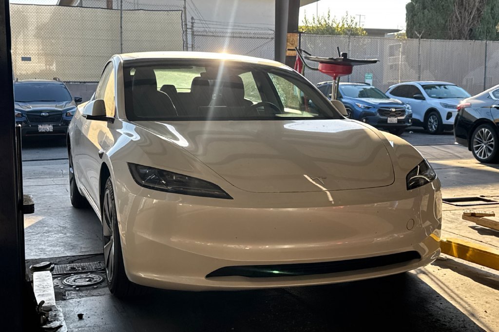 Used 2025 Tesla Model 3 Long Range with VIN 5YJ3E1EA0SF984082 for sale in Fullerton, CA