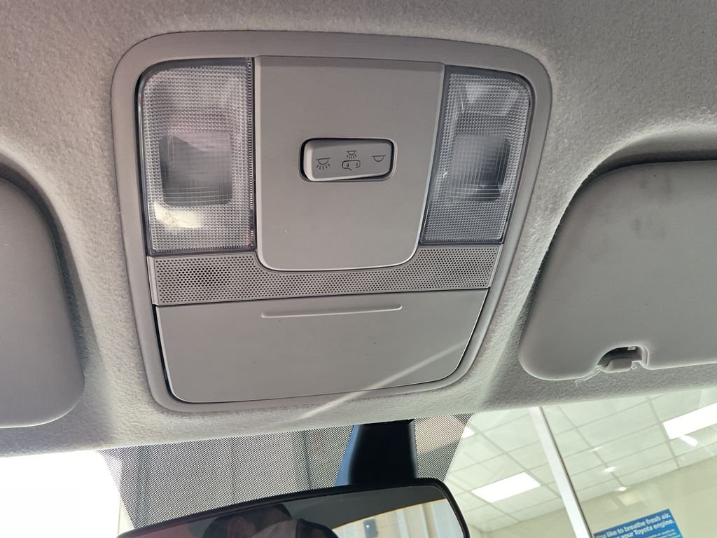 Used 2023 White Kia LXS image 21