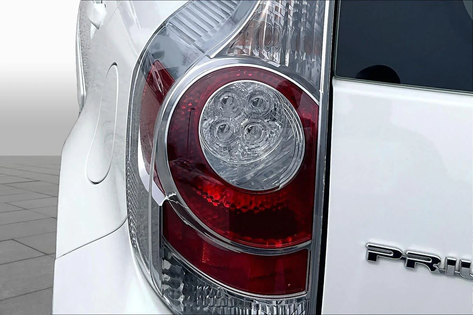 Used 2012 Moonglow Toyota Three image 28