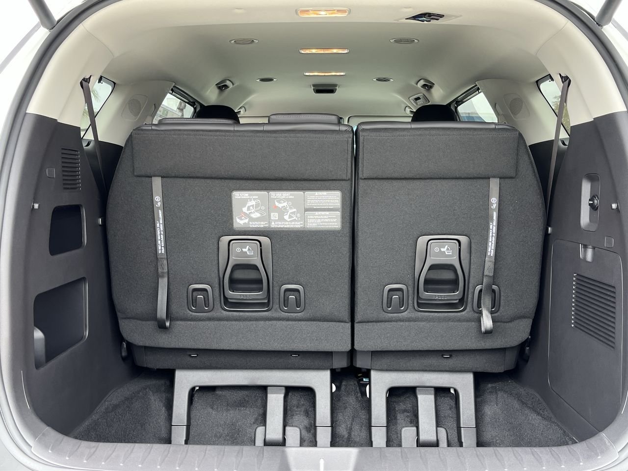 New 2026 Snow White Pearl Kia EX image 25