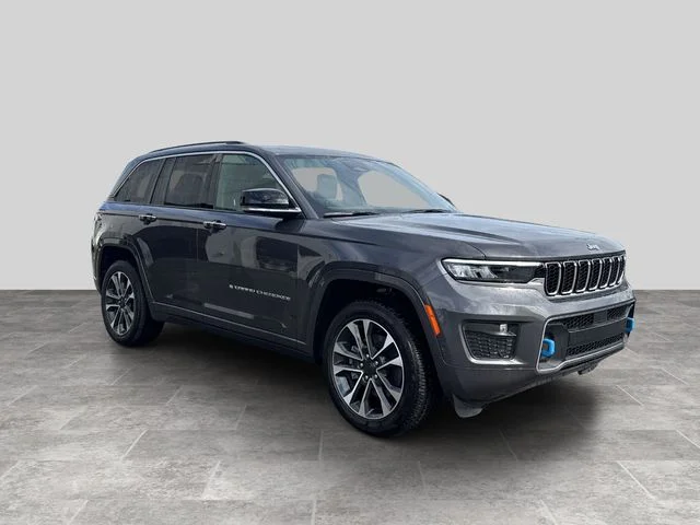 Used 2023 Gray Jeep Overland 4xe image 3