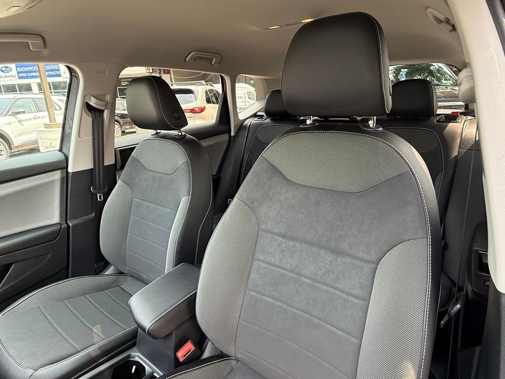 Used 2022 Pure Gray Volkswagen 1.5T SE image 21