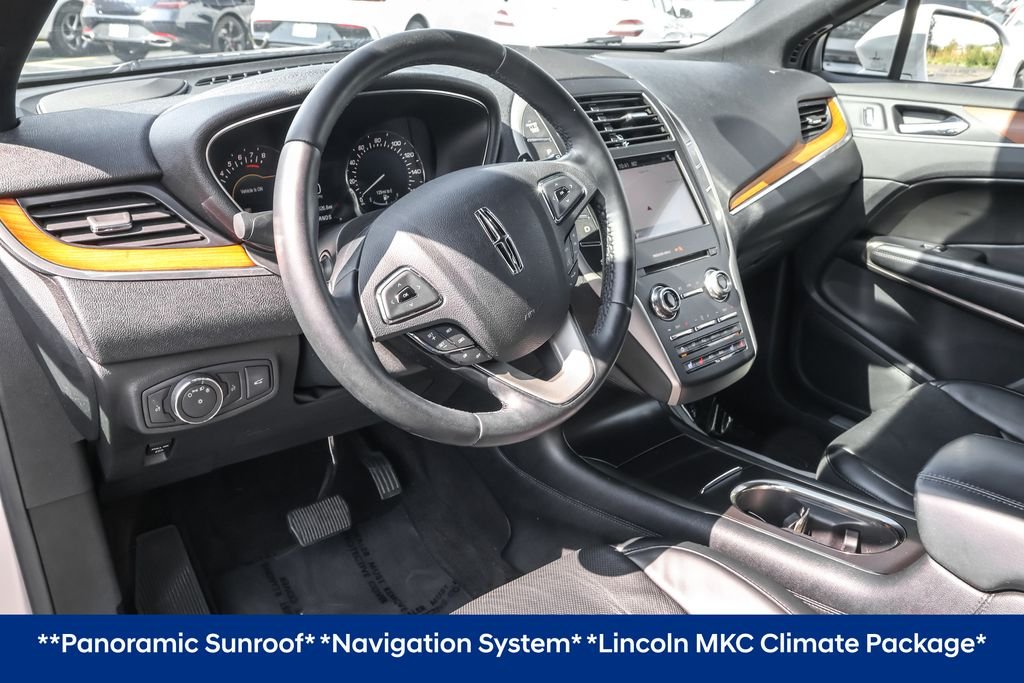 Used 2017 Silver Lincoln Reserve image 5