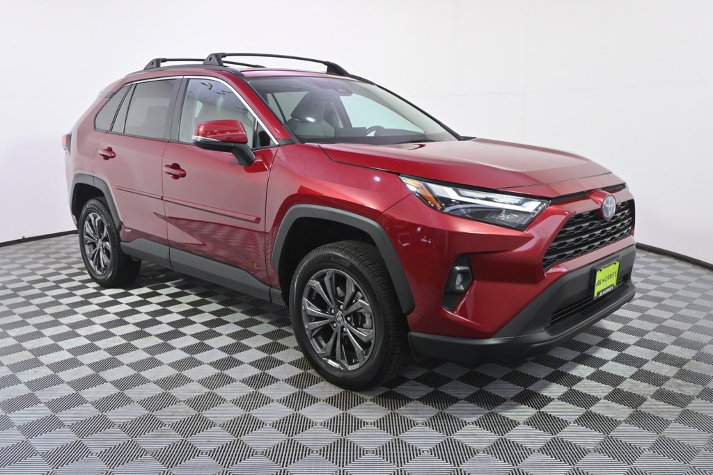 Used 2022 Pearl Toyota XLE Premium image 8