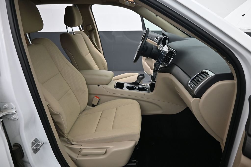 Used 2022 White Jeep Laredo E image 27