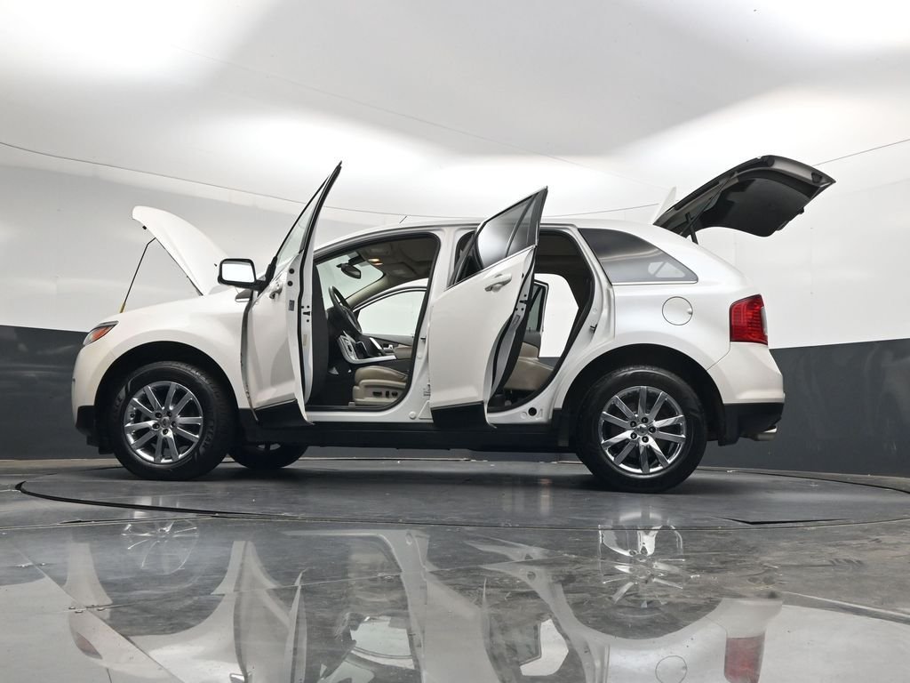 Used 2011 White Ford Limited image 50