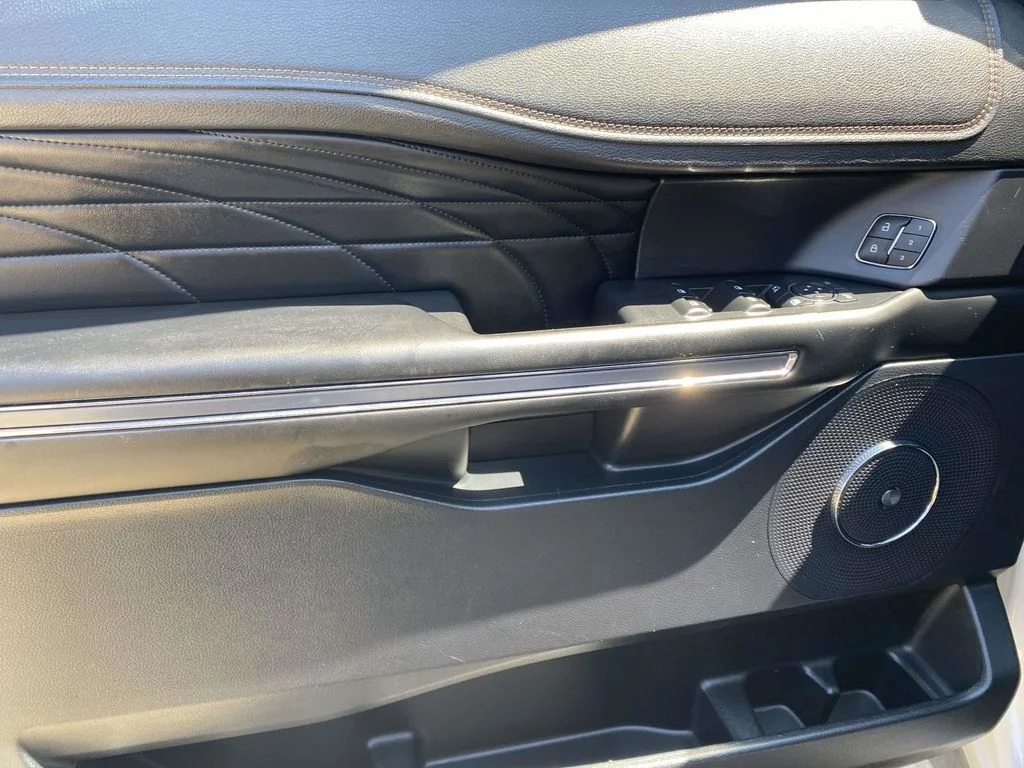 Used 2019 White Ford Platinum image 20