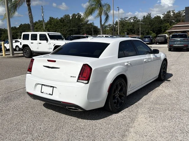 Used 2022 White Chrysler Touring image 4