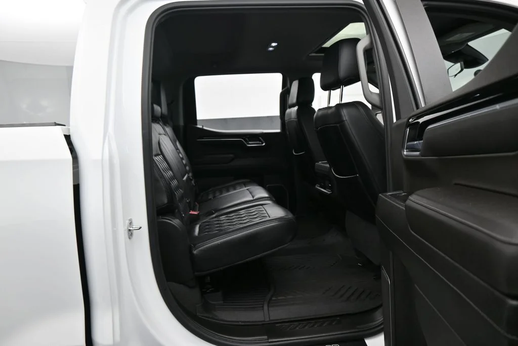 Used 2022 Summit White Chevrolet RST image 43