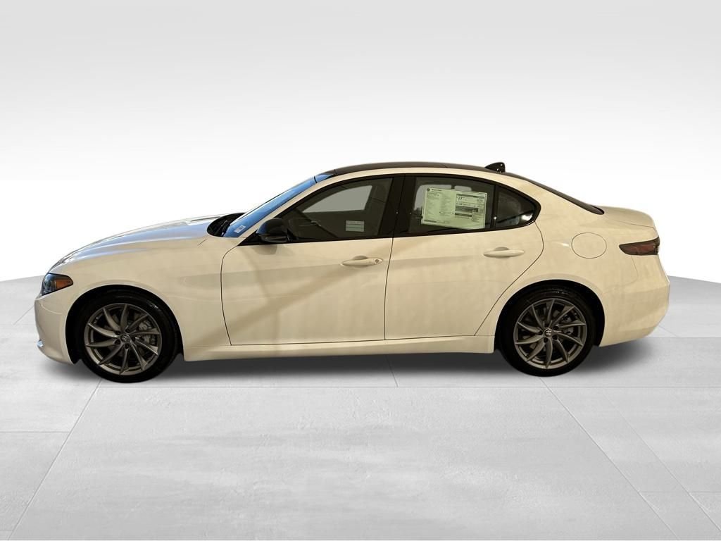 2025 Alfa Romeo Giulia Base - Photo 17