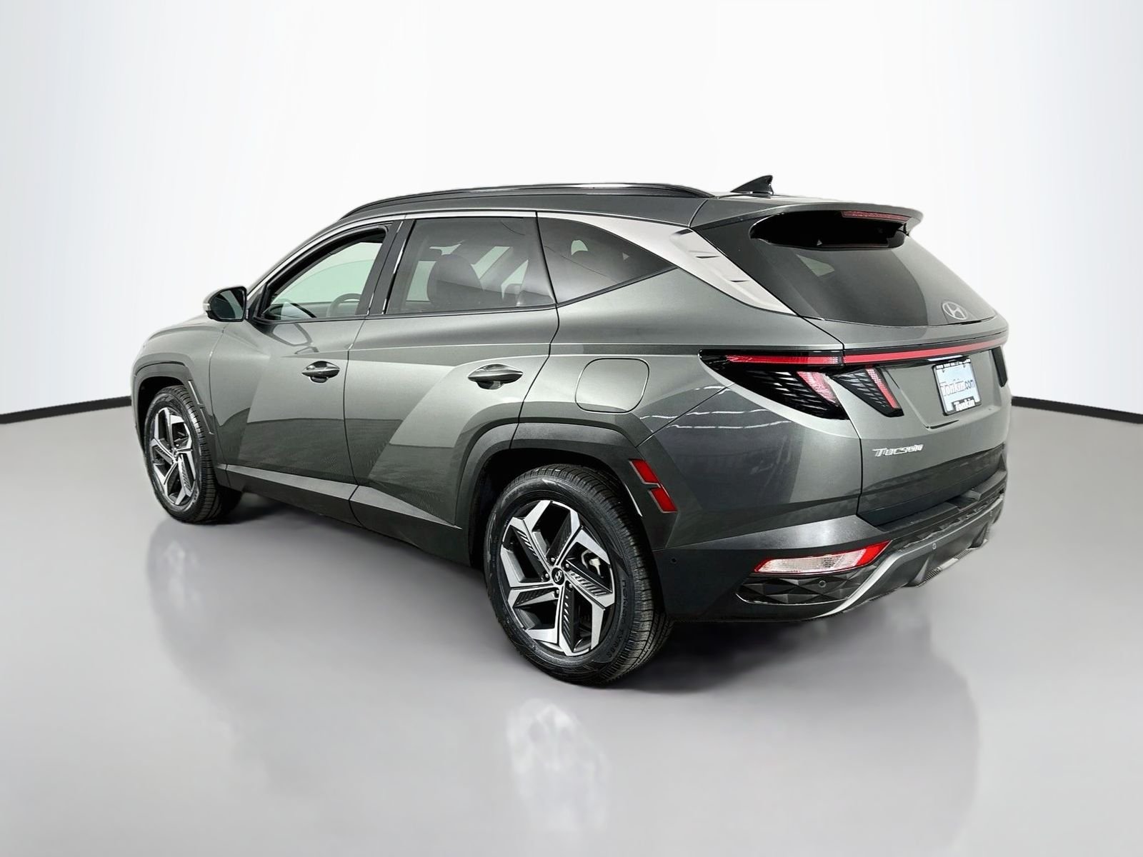 Used 2023 Amazon Gray Hyundai Limited image 6