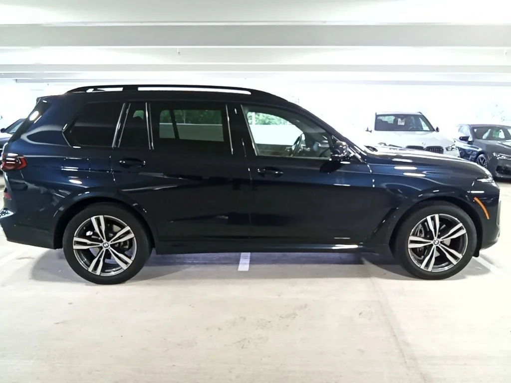 Used 2025 Carbon Black Metallic BMW xDrive40i image 4