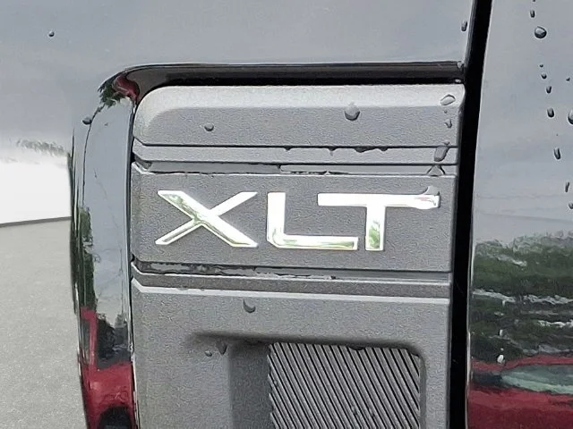 New 2026 Shadow Black Ford XLT image 15