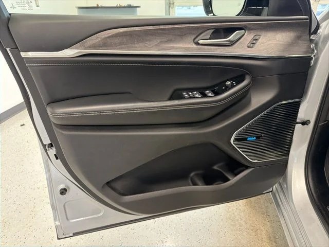2022 Jeep Grand Cherokee Overland - Photo 48